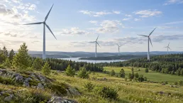 Vindkraftmiljö utan identifierbart projekt, person eller logotyp.